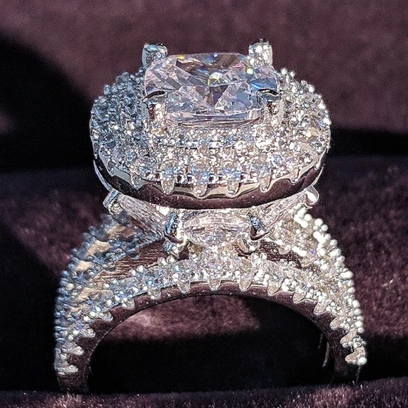 Luxury Sterling silver diamond halo ring ๐ - Picture 3 of 6